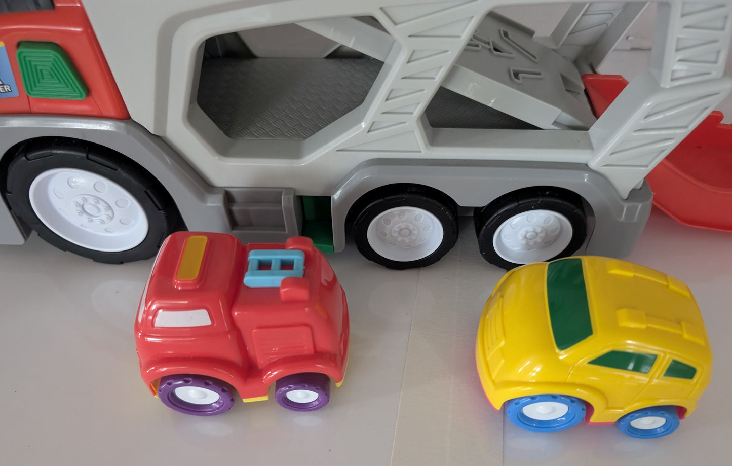 Camion de transport de voiture