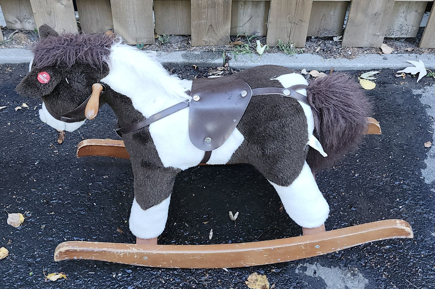 Cheval à bascule en bois