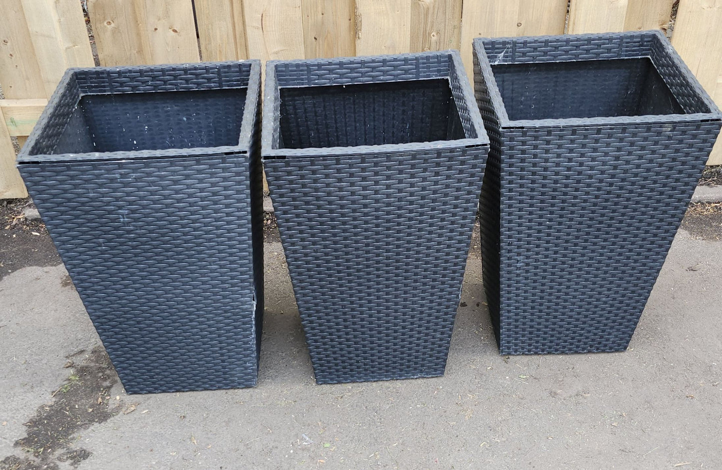 Pot à fleurs en plastique