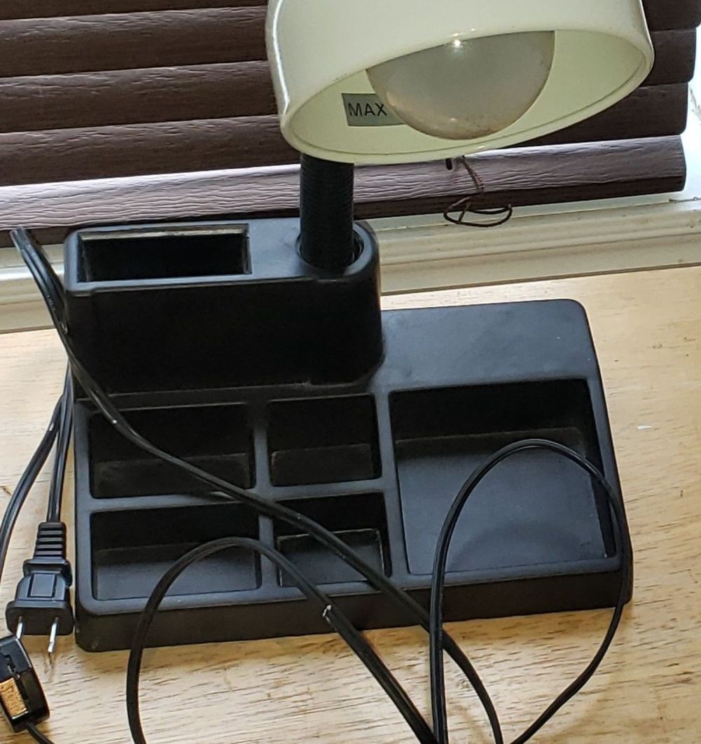 Lampe de bureau avec rangement