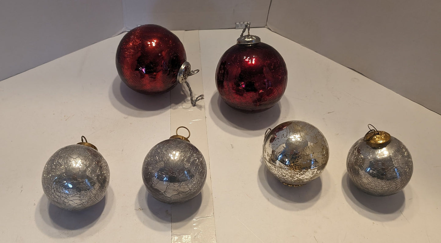 Lot de moyennes boules en vitre