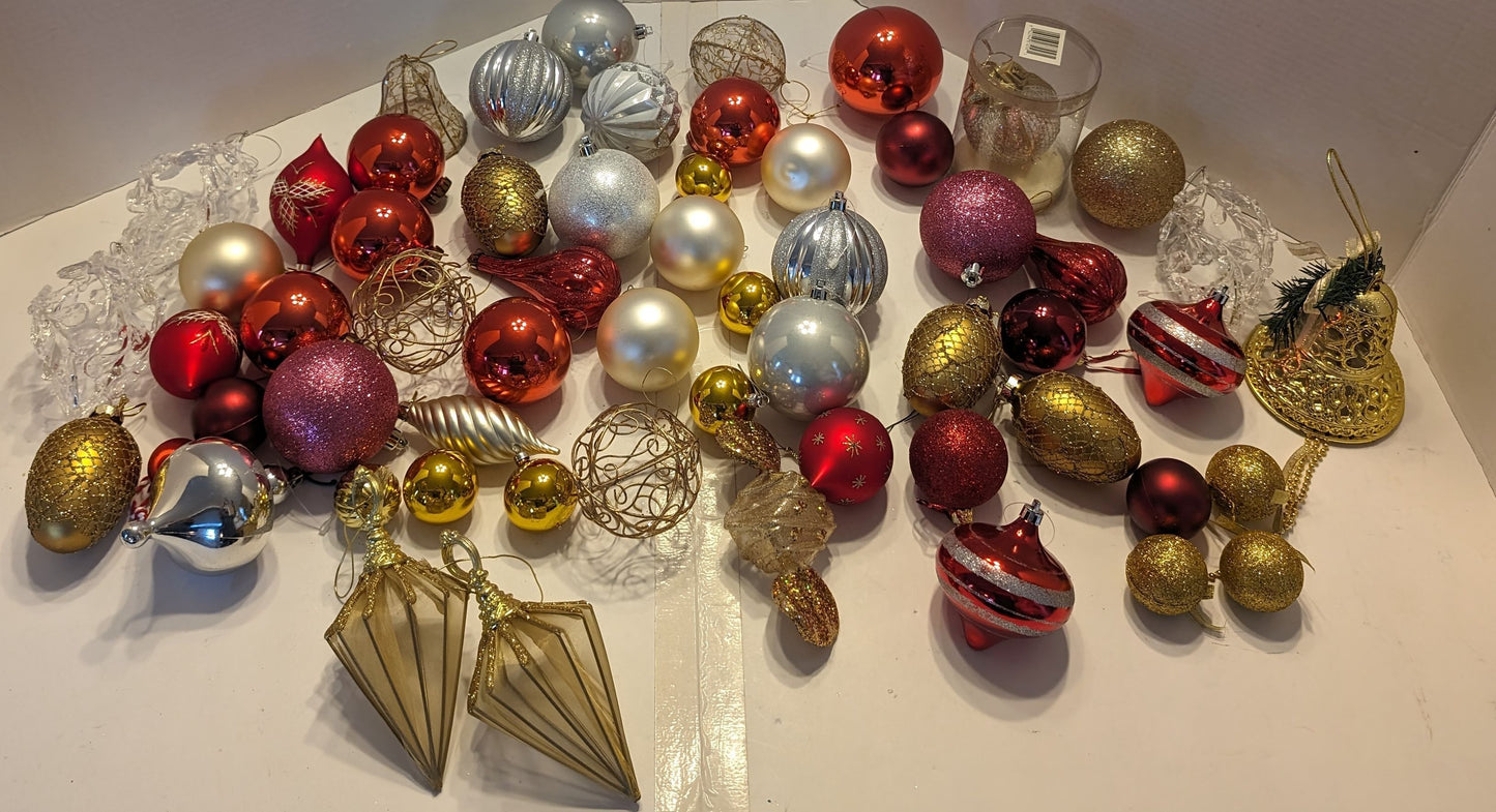 Lot de petites boules en vitre