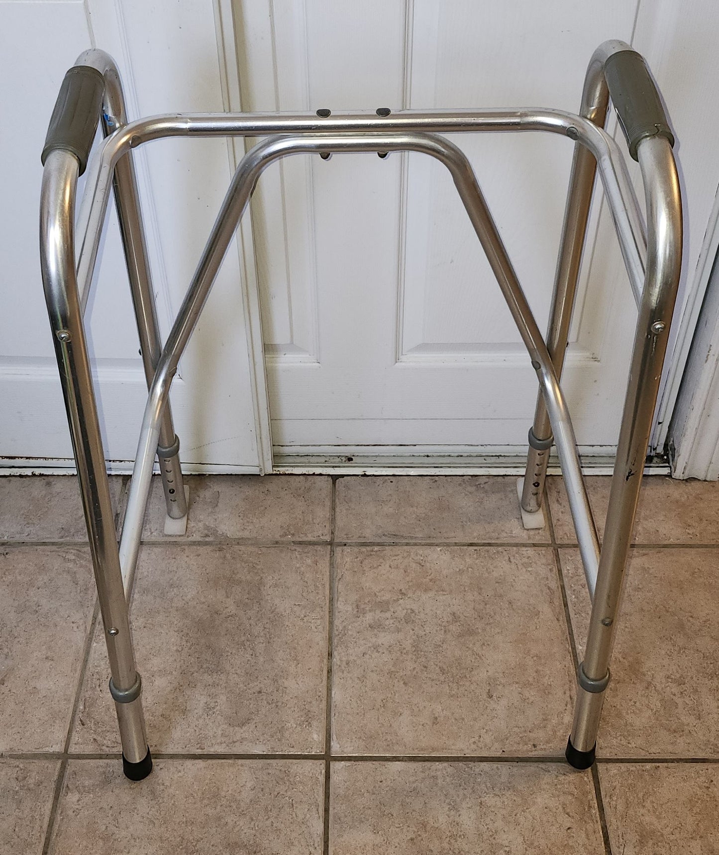 Marchette non pliable avec 2 embouts et 2 patins