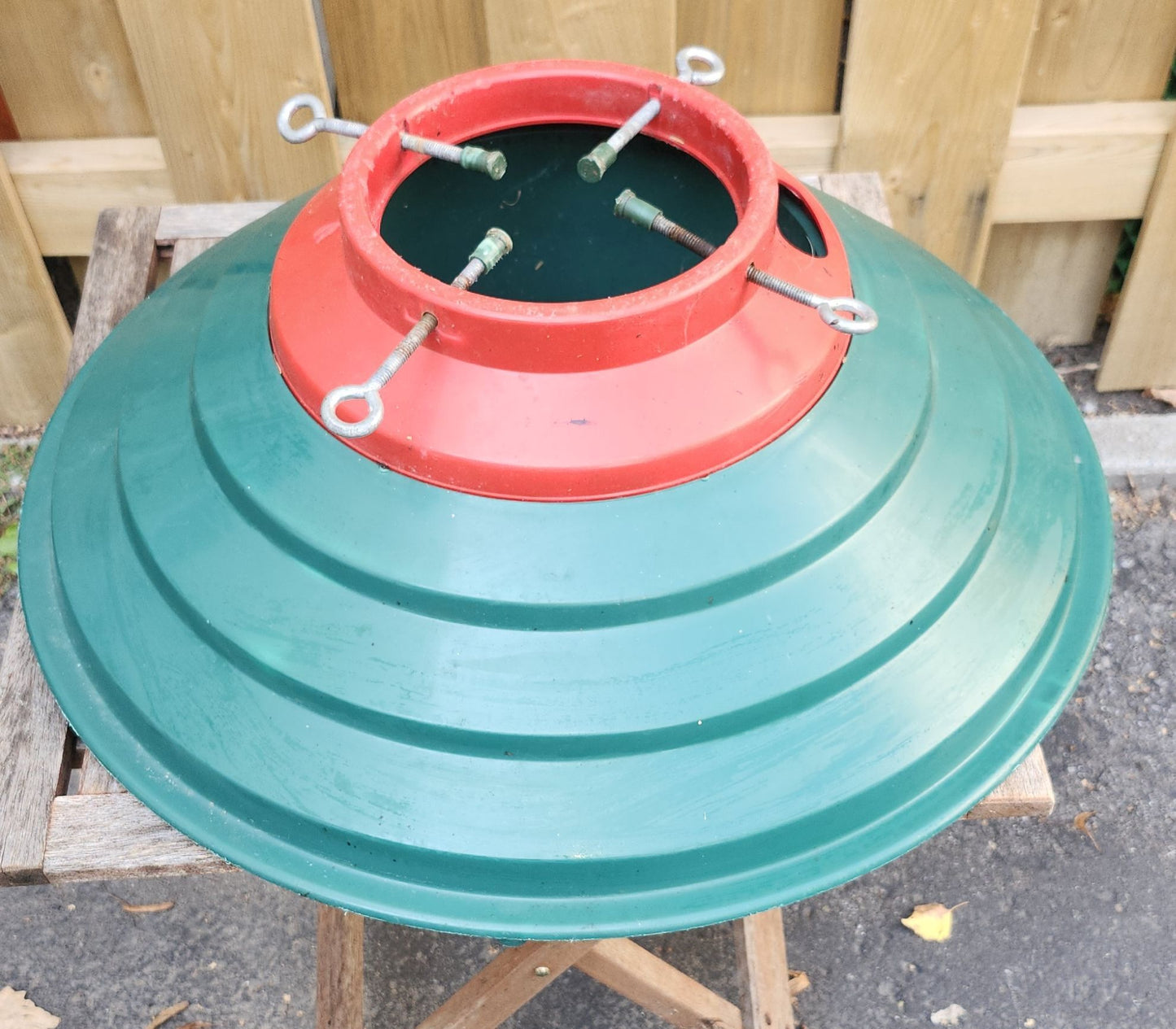 Pied en plastique pour sapin naturel