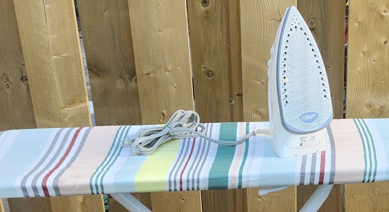 Planche et fer à repasser T-Fal