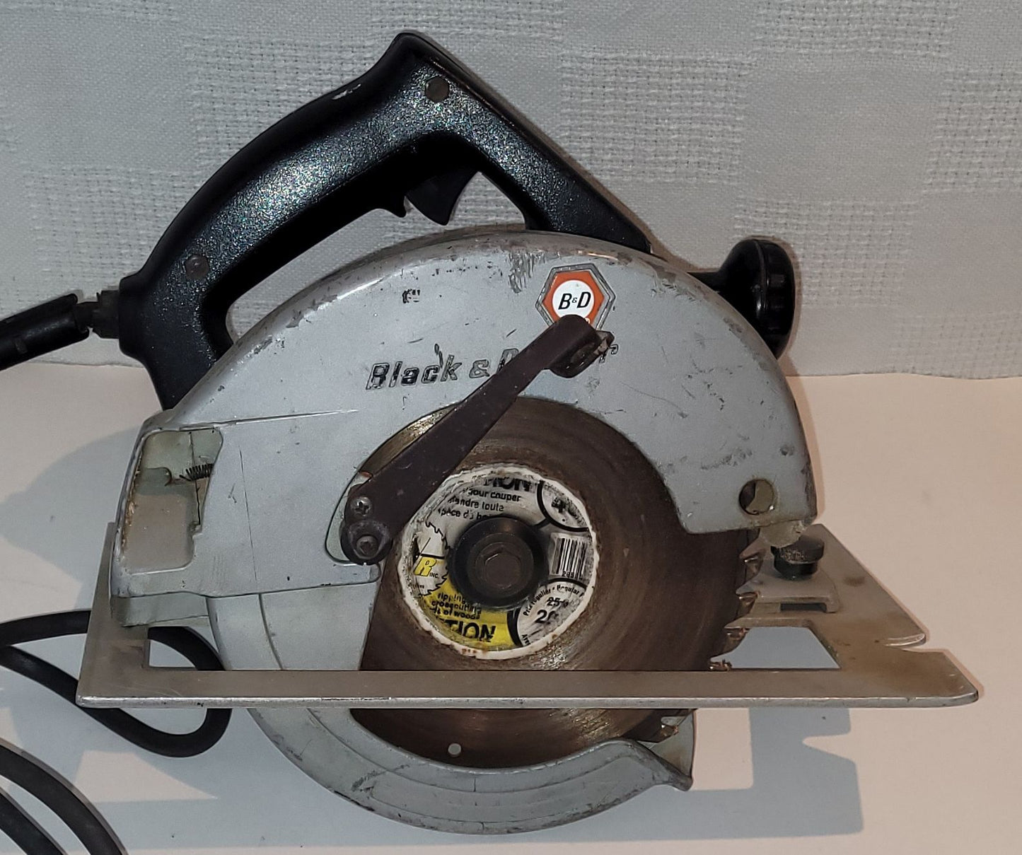 Scie circulaire électrique Black N'Decker