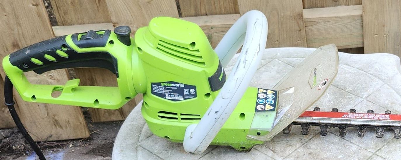 Taille-haie électrique Greenworks