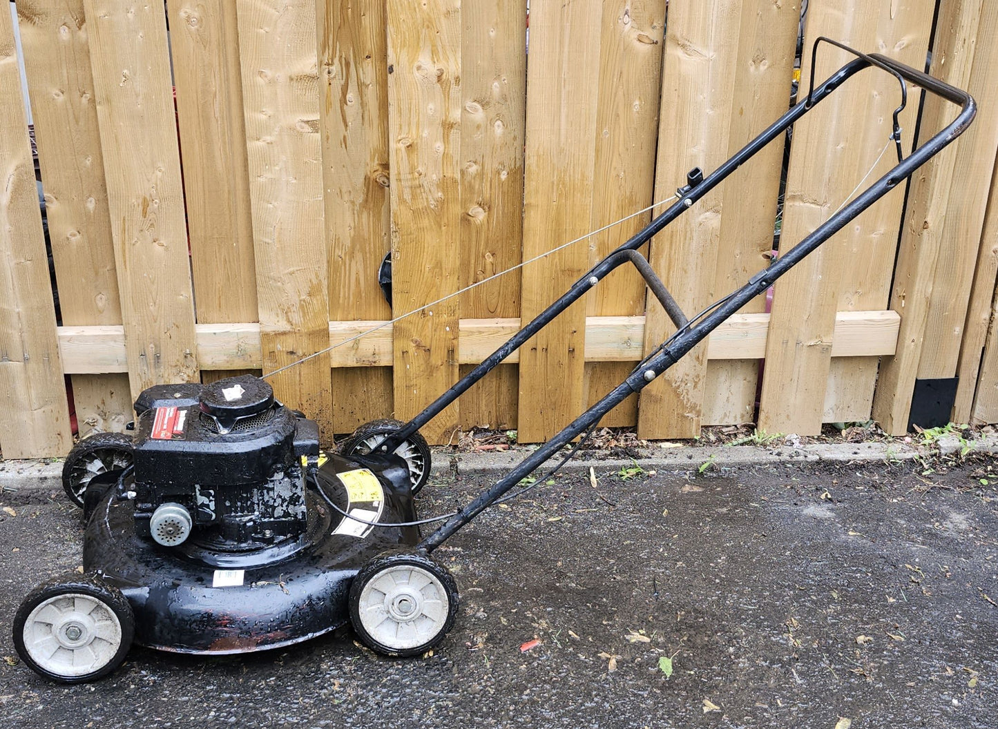 Tondeuse à essence YardMachines