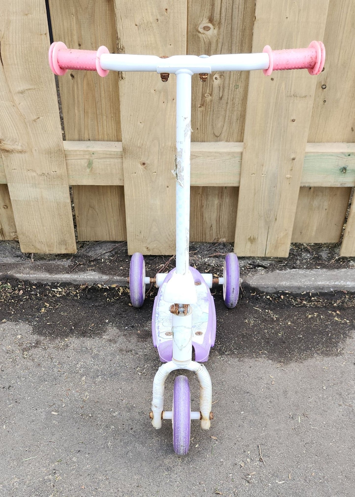 Trottinette 3 roues Barbies