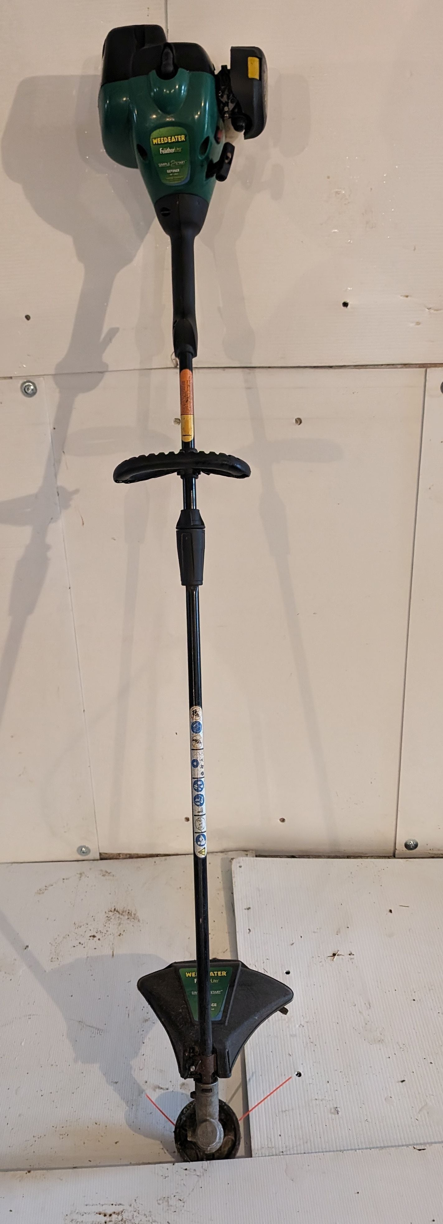 Weed eater / Coupe herbe à essence Weed Eater Featherlite