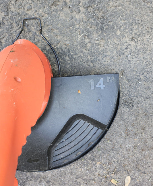 Weed eater / Coupe herbre électrique Black N'Decker