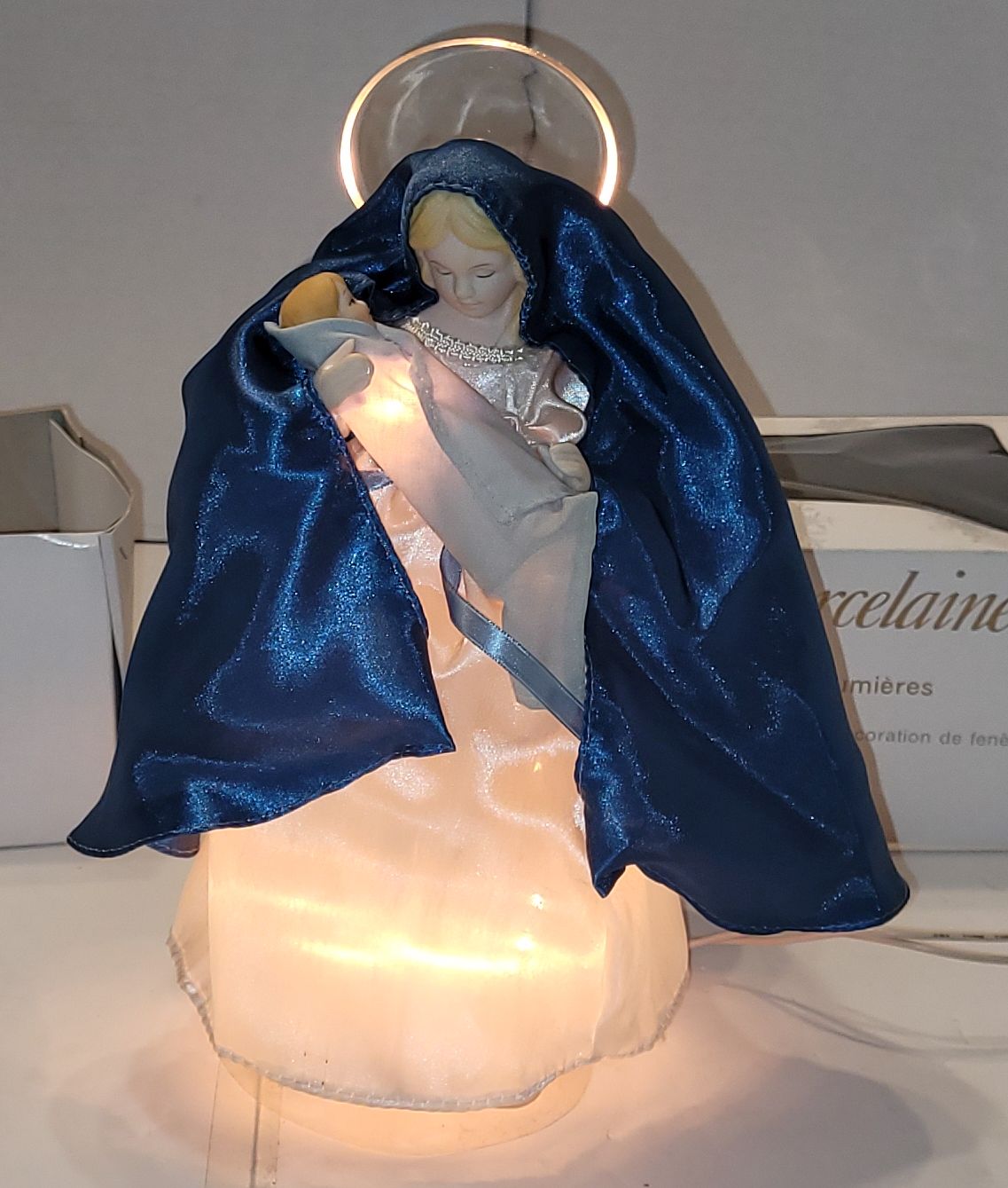 Ange en porcelaine pour sapin