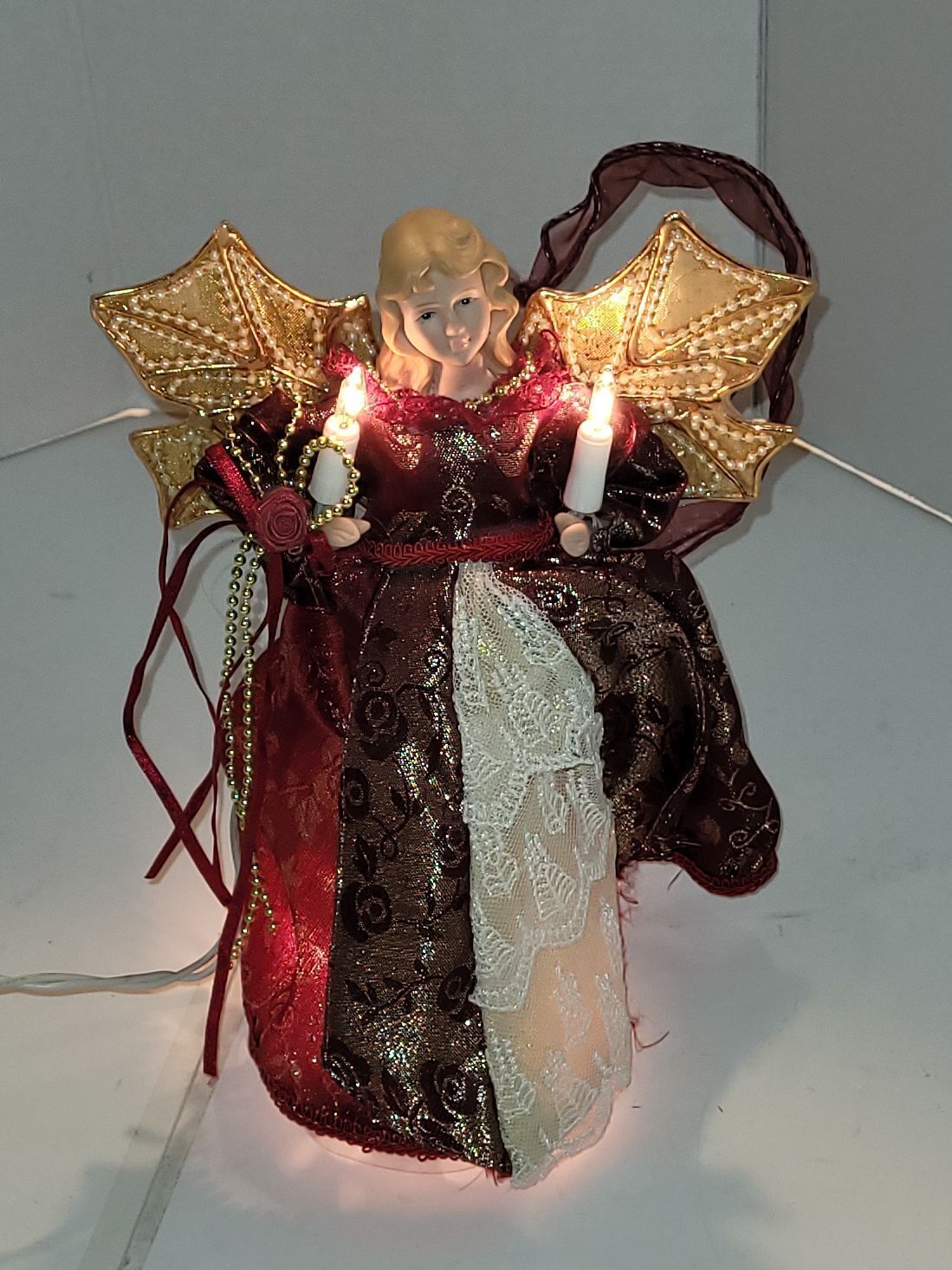 Ange en porcelaine avec lumière