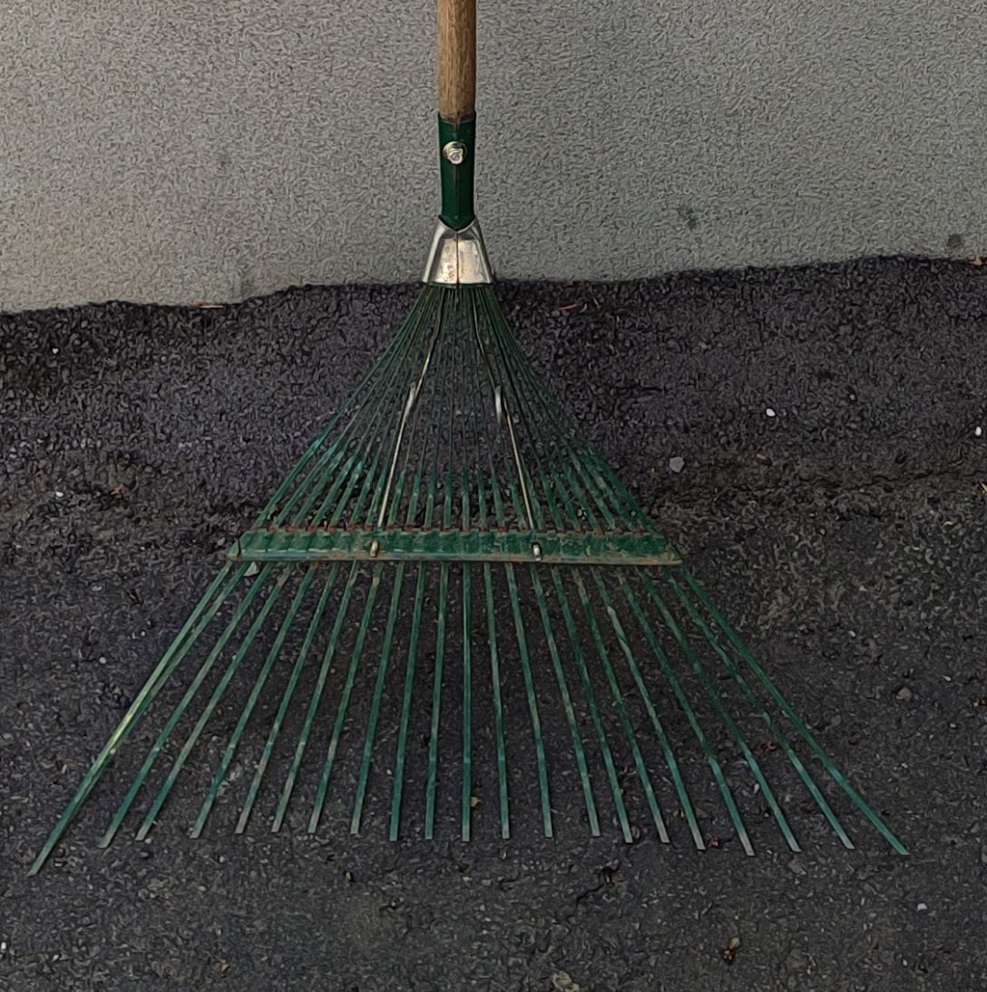 Balai à feuilles en métal 20''