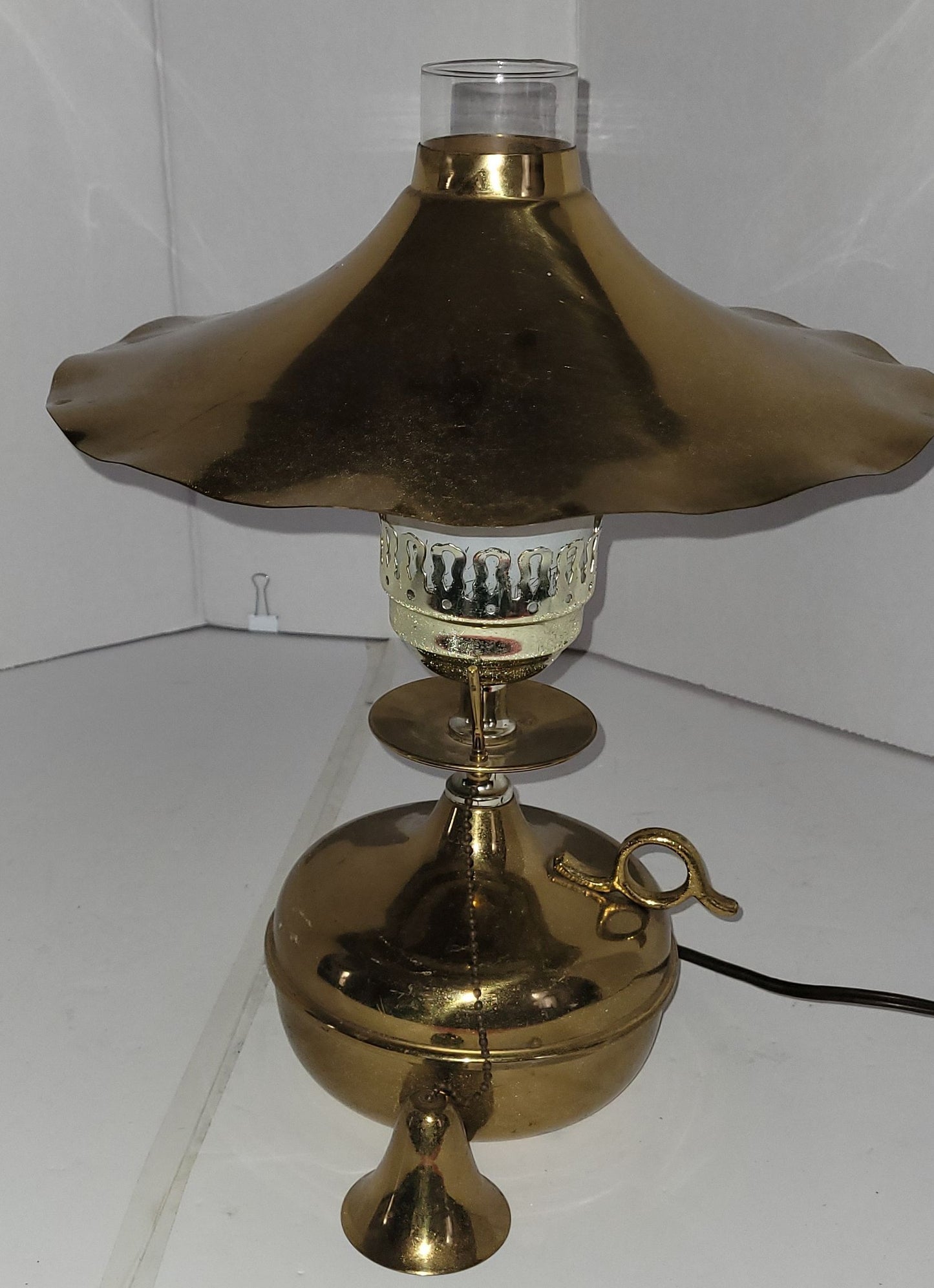 Lampe électrique en laiton (style lampe à l'huile)