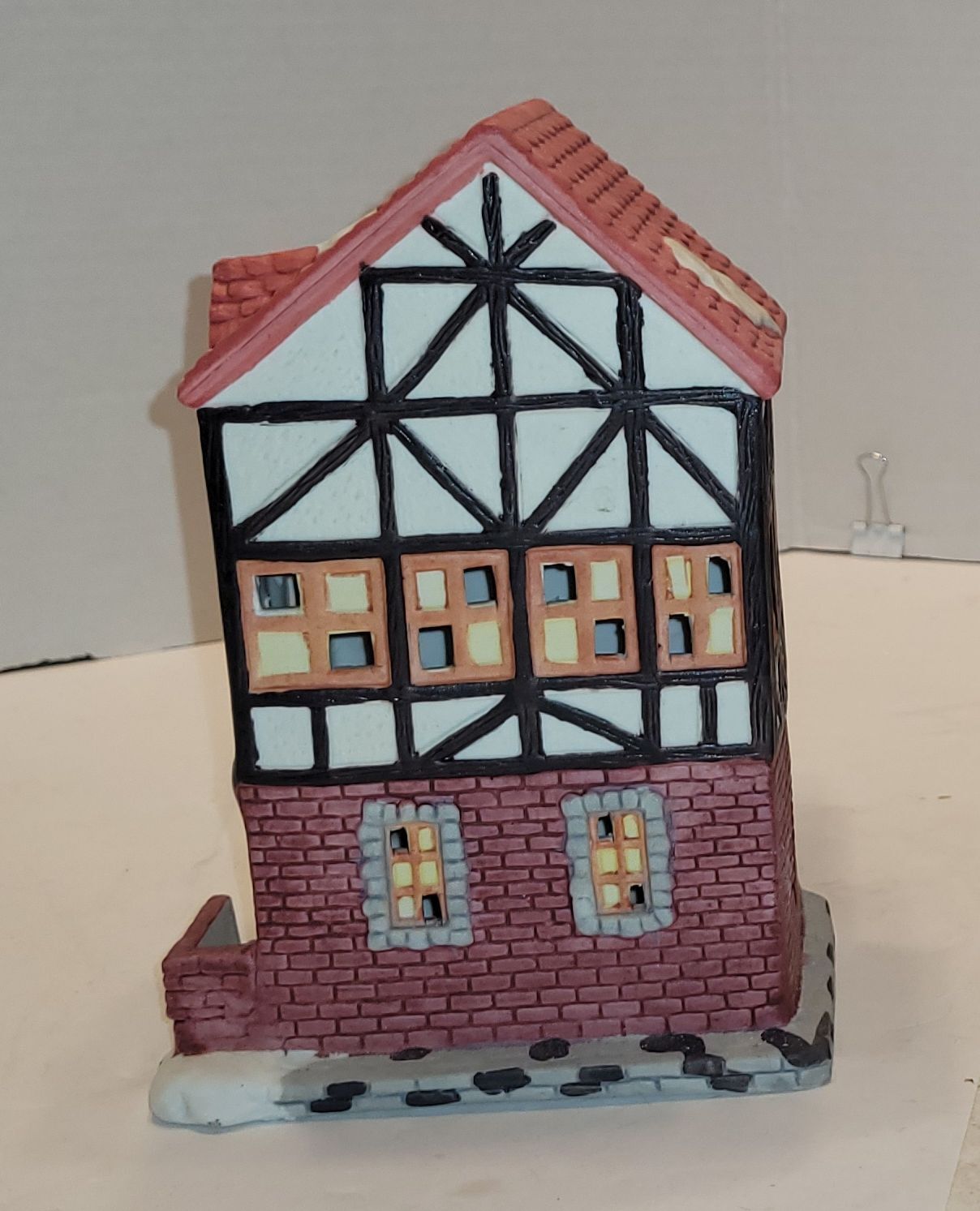 Maison en céramique pour village - boucherie