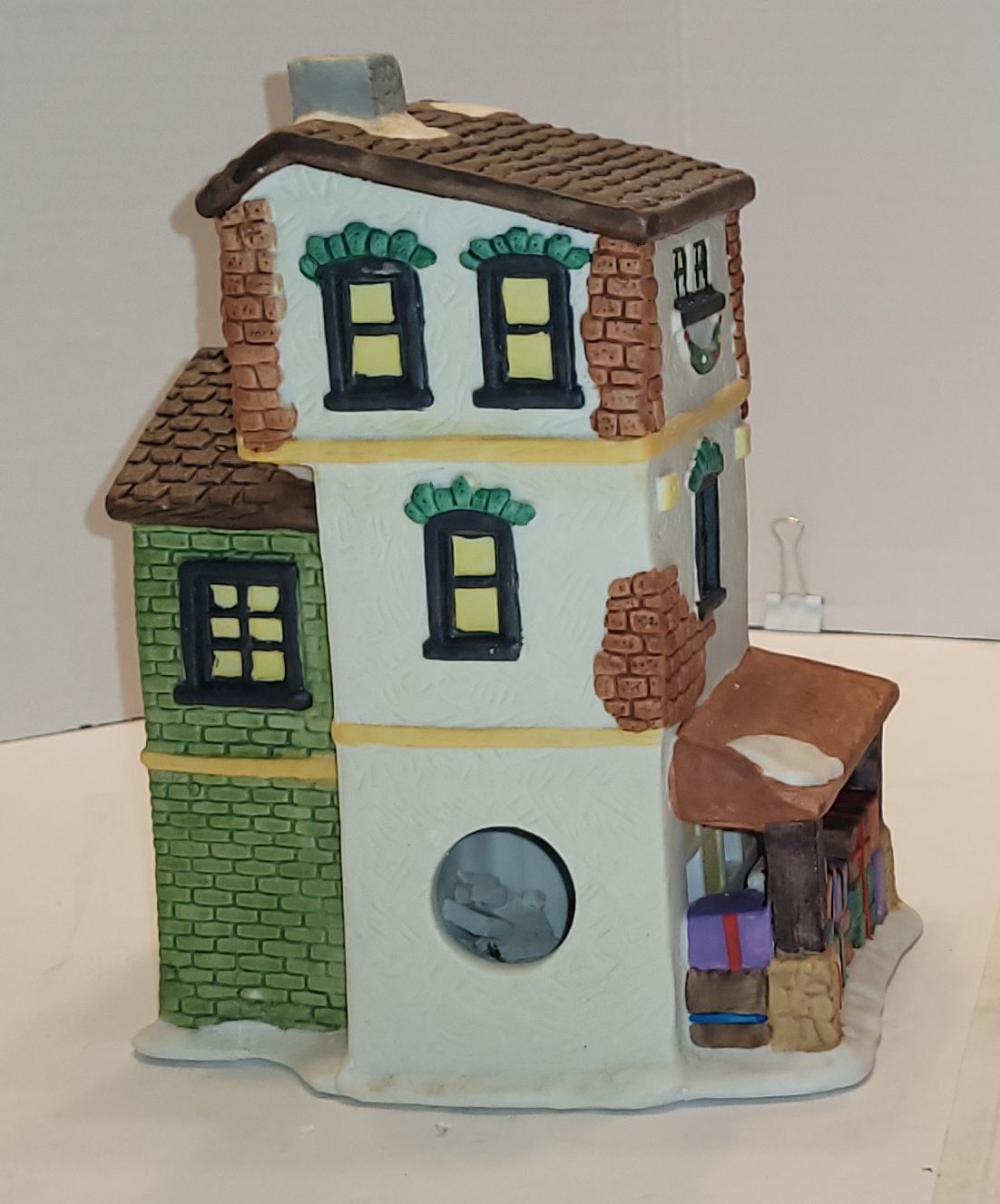 Maison en céramique pour village- Gare