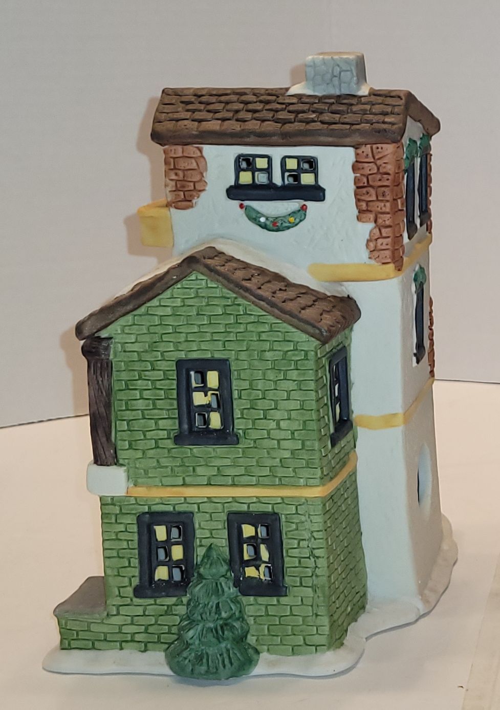 Maison en céramique pour village- Gare