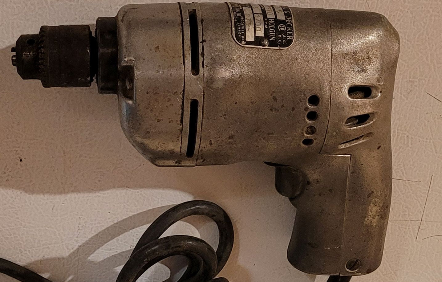 Perceuse électrique 1/4'' Black N'Decker