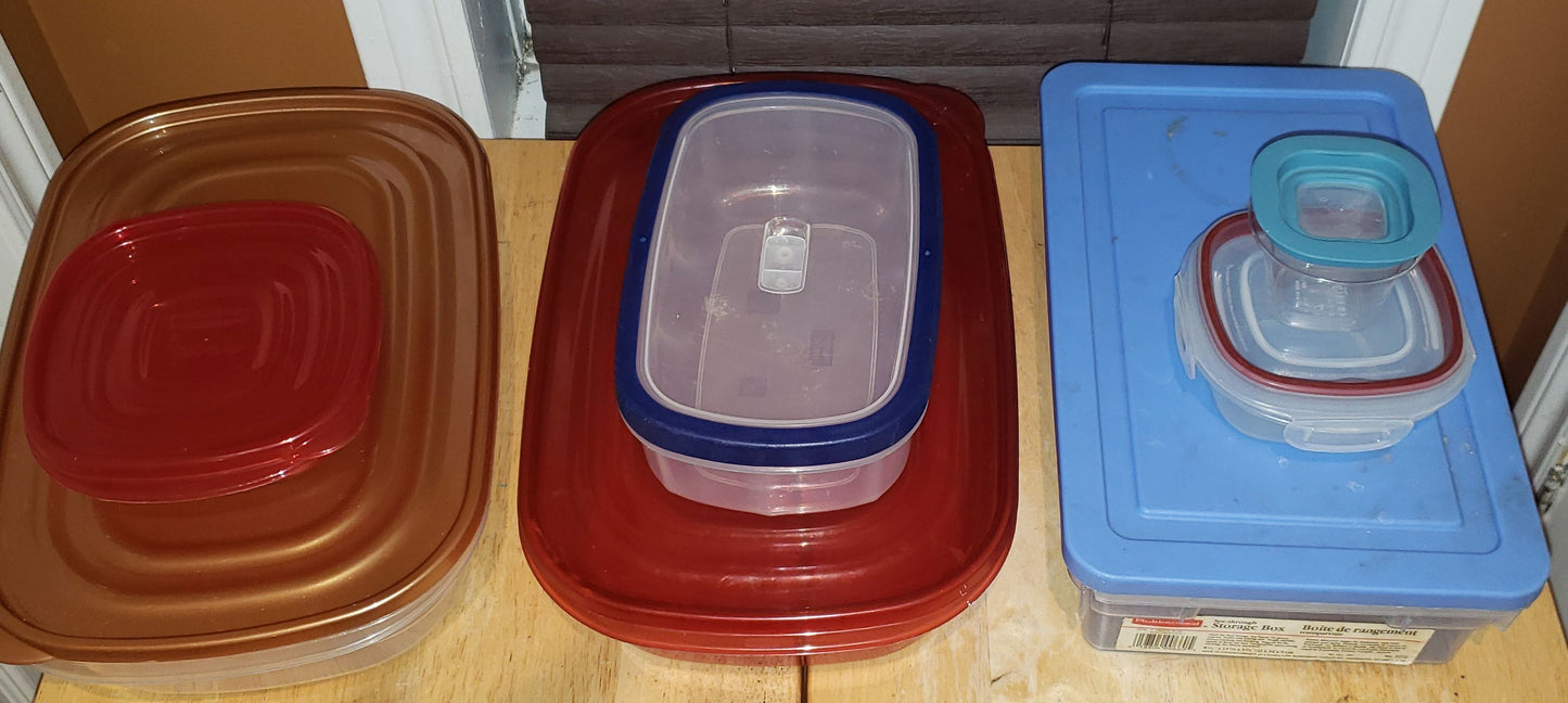Plats de plastique Rubbermaid