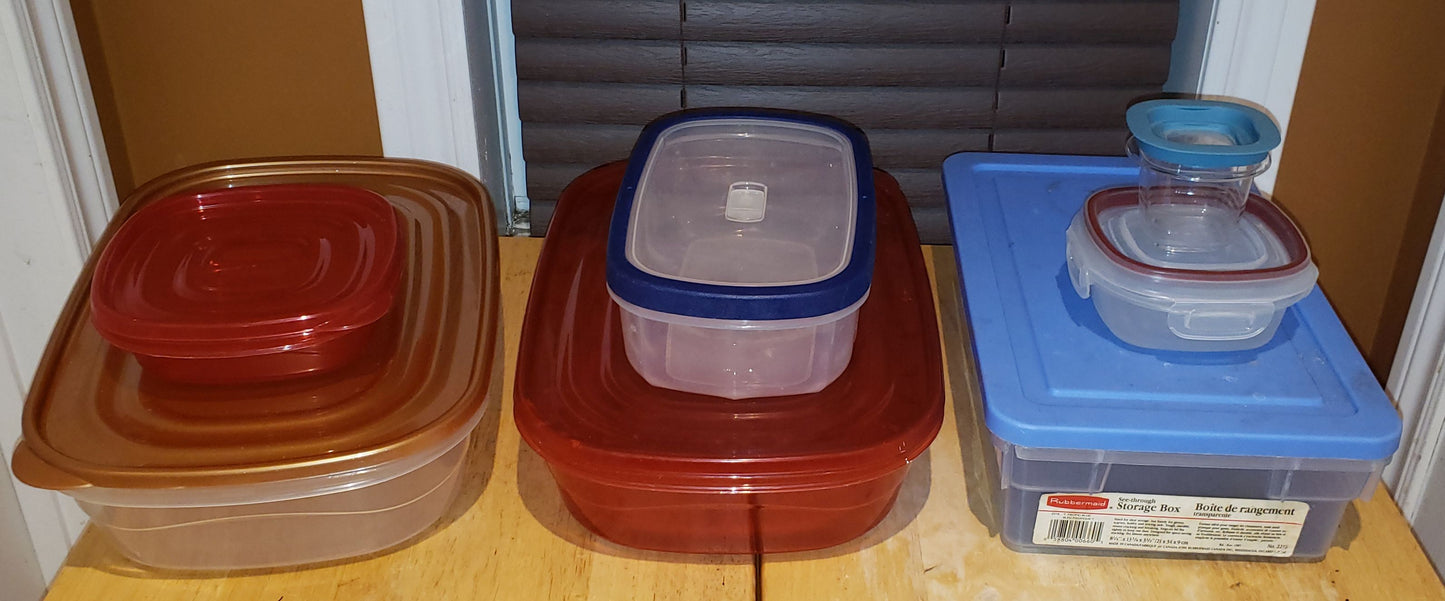 Plats de plastique Rubbermaid