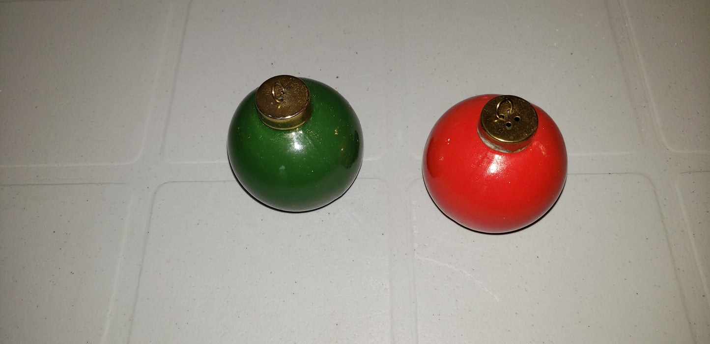 Salière et poivrière boule de Noël