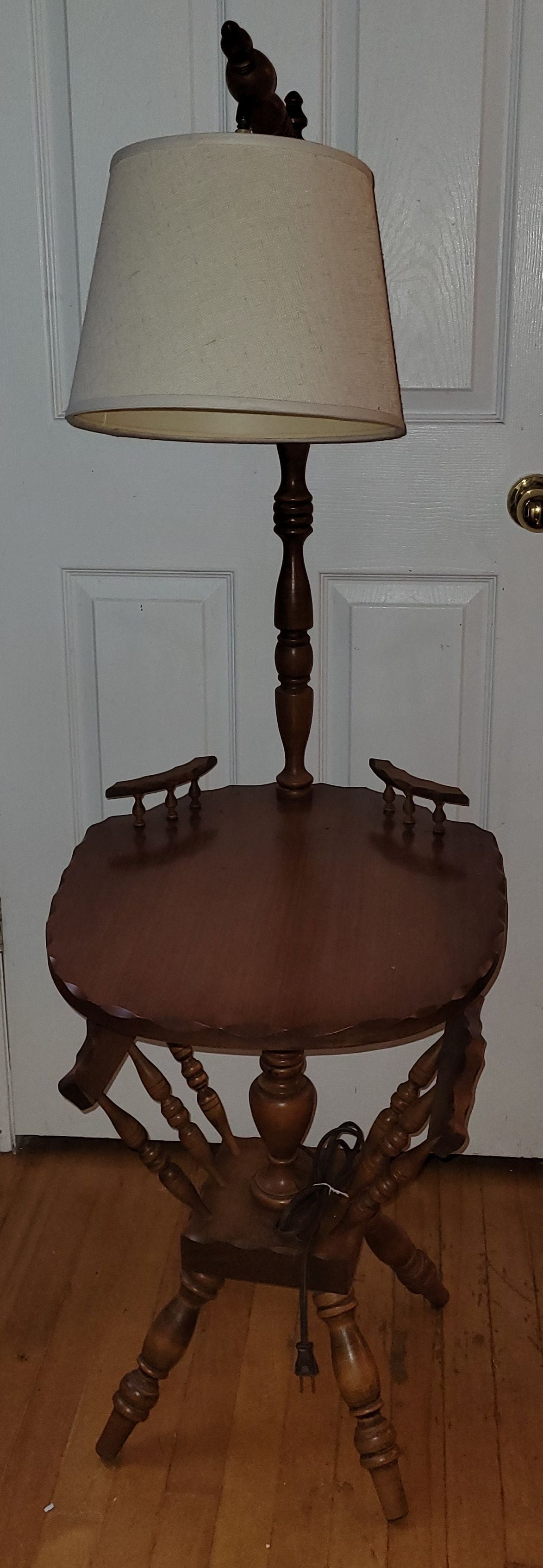 Table Roxton avec lumière
