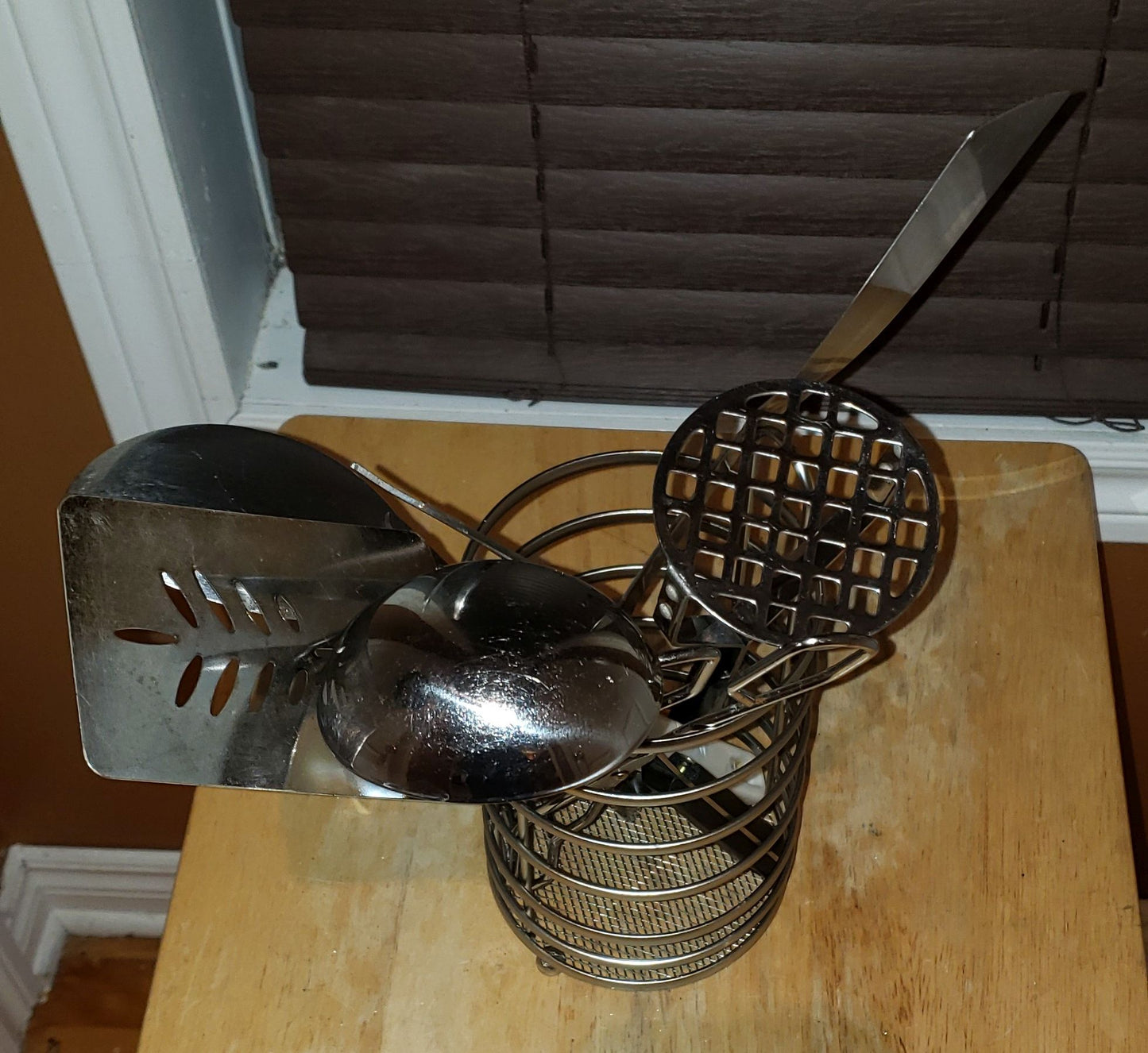 Ustensiles de cuisson avec pot de rangement