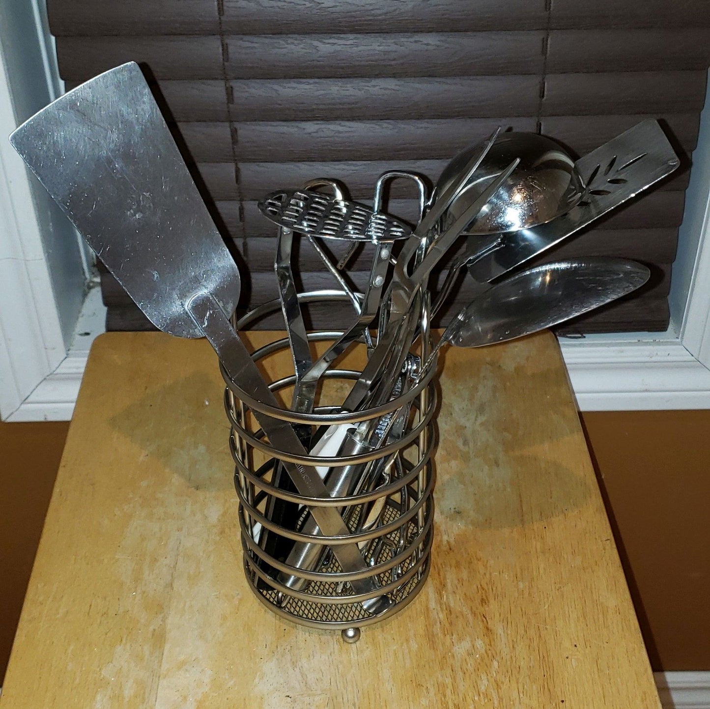 Ustensiles de cuisson avec pot de rangement