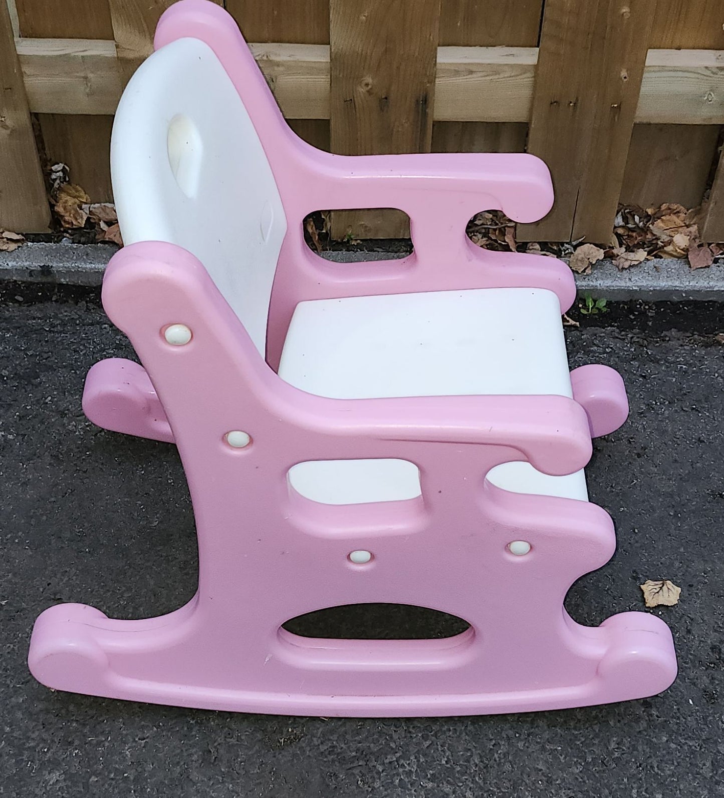 Chaise berçante en plastique