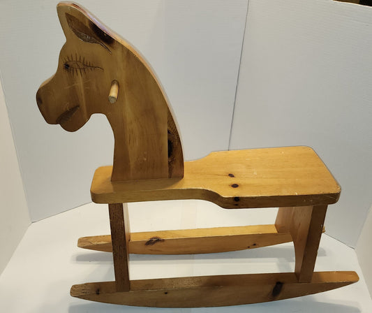 Cheval à bascule en bois