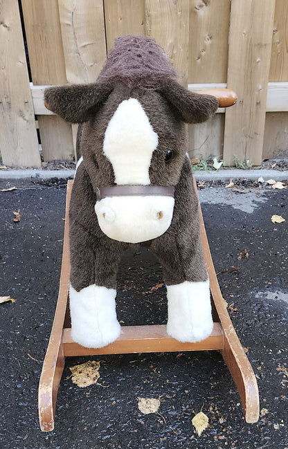 Cheval à bascule en bois