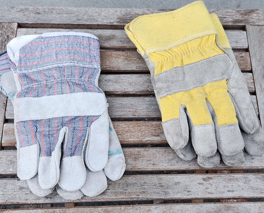 Paires de gants en cuir