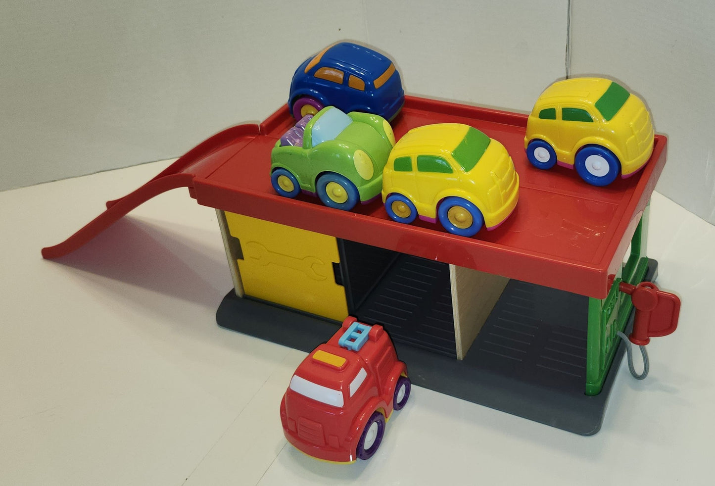 Garage avec voiture