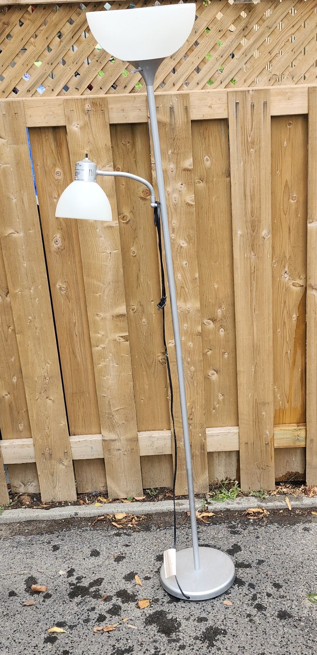 Lampe torchère IKEA