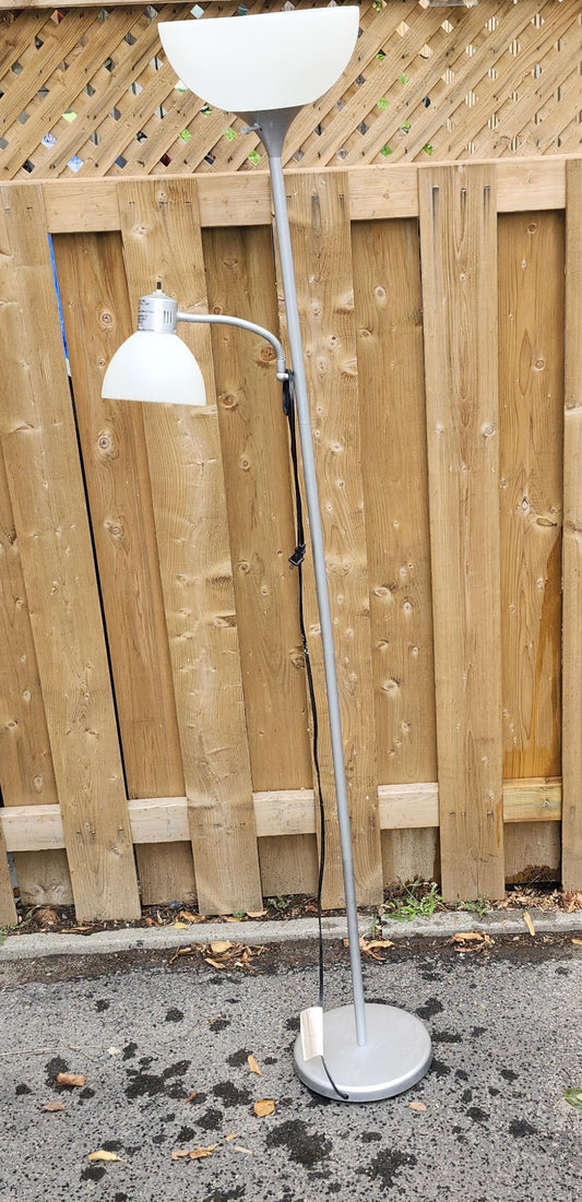 Lampe torchère IKEA