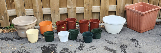 Pots à fleur en plastique