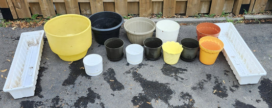 Pots à fleur en plastique