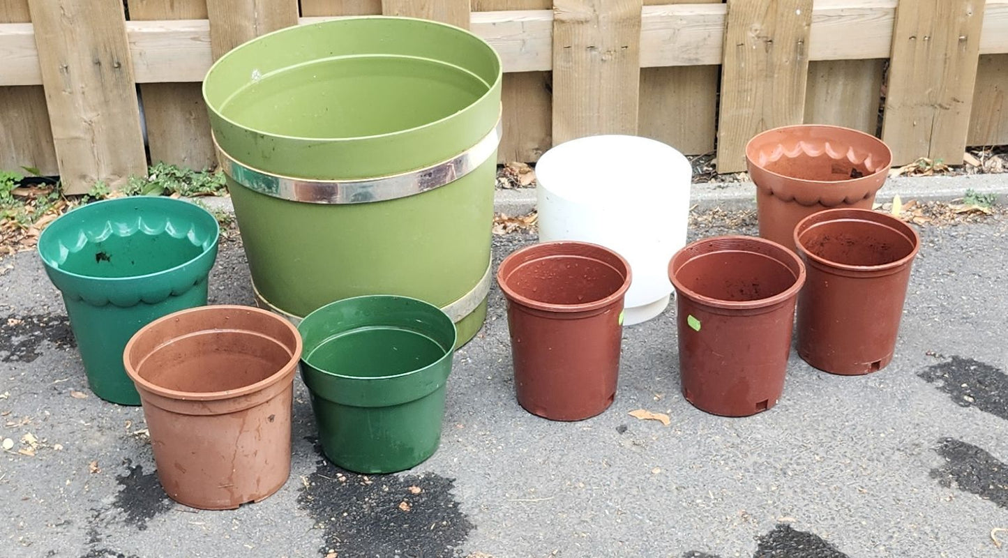 Pots à fleur en plastique
