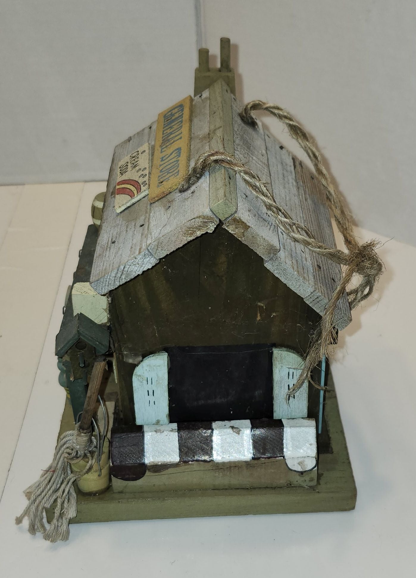 Magasin général en bois