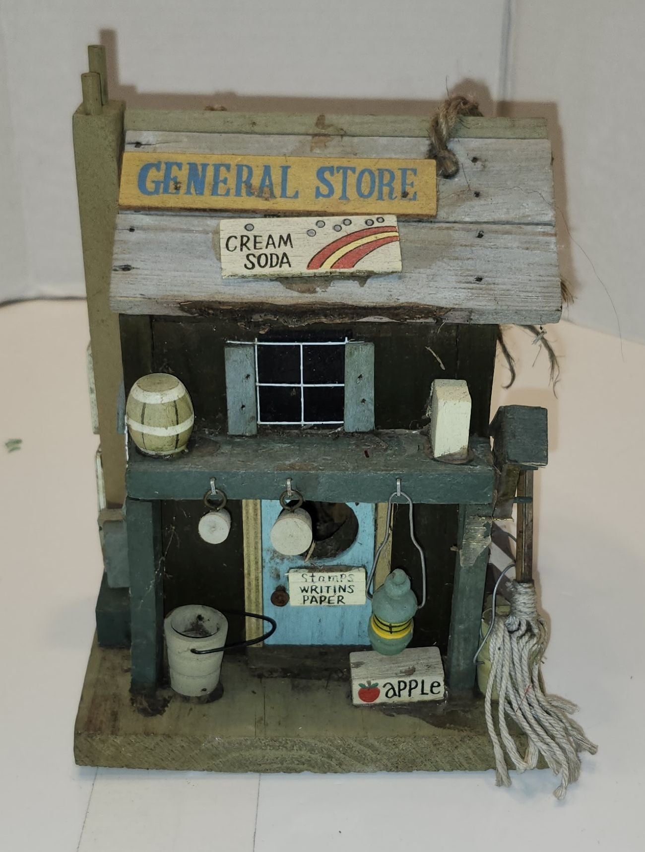 Magasin général en bois