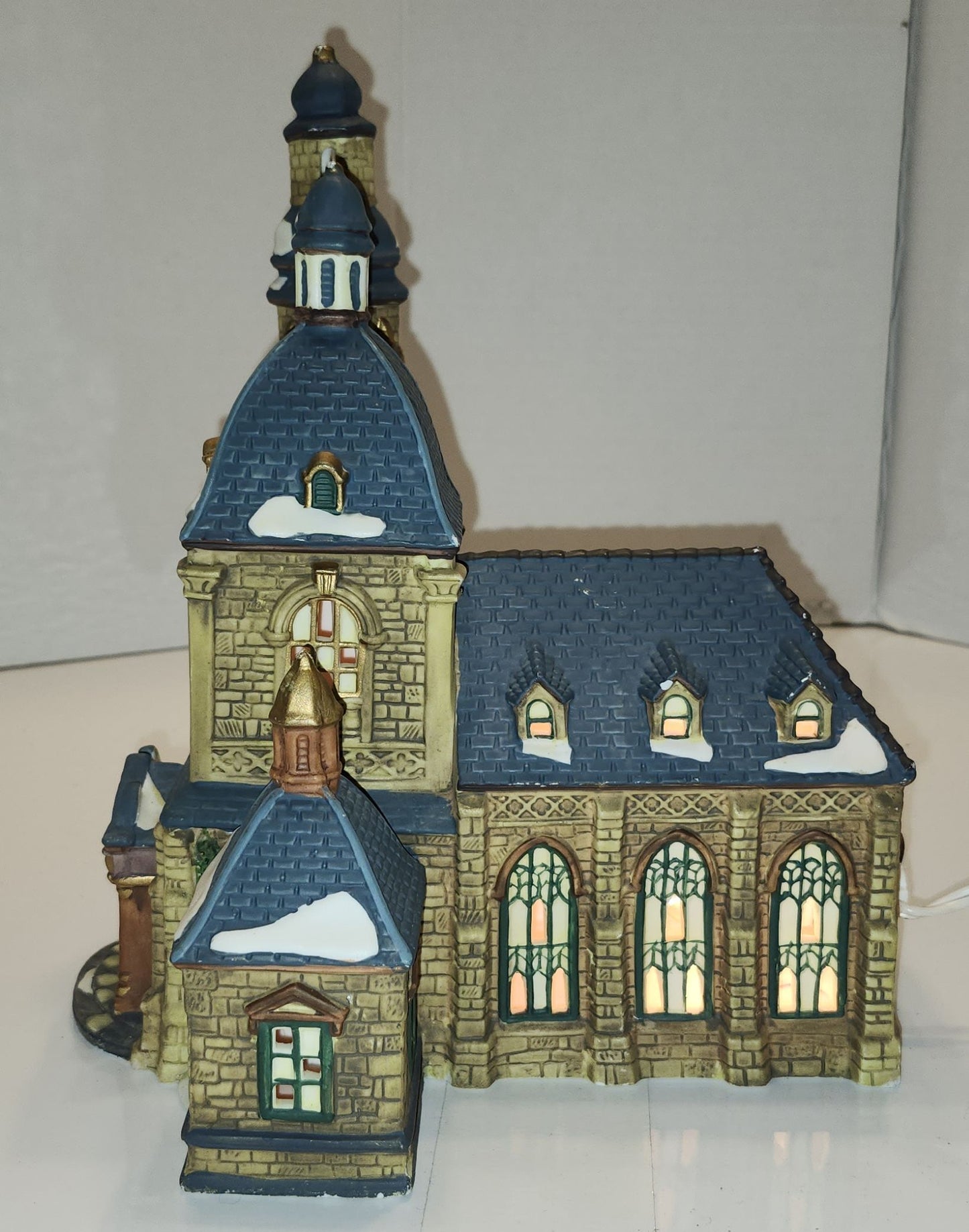Maison en céramique pour village - Église