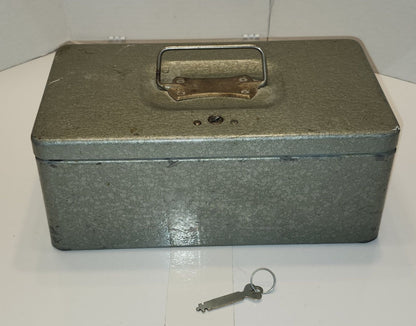 Petite caisse en métal