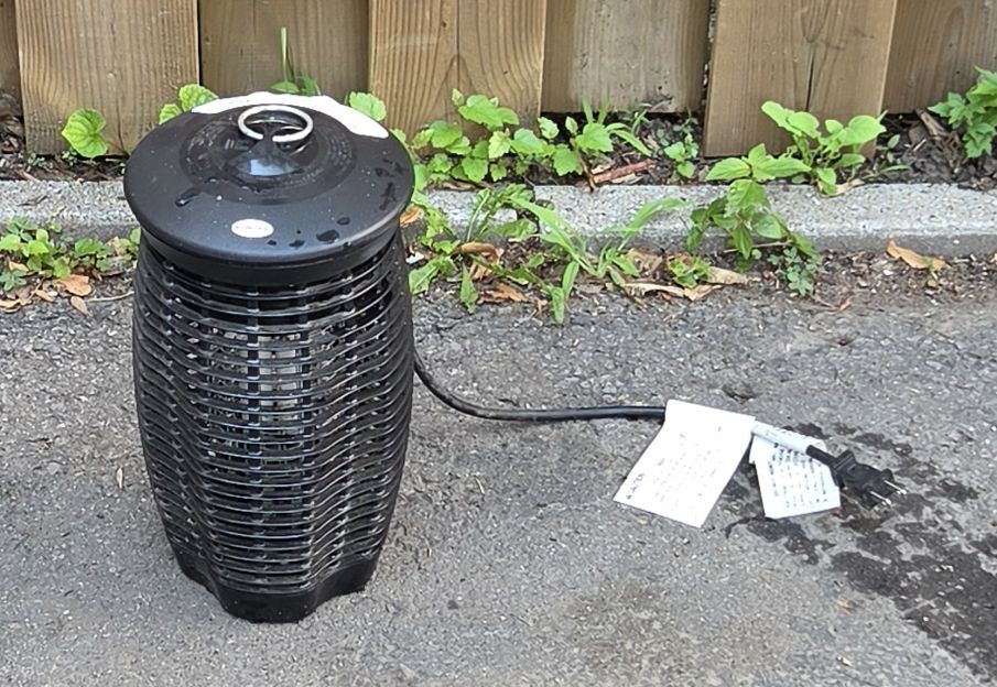 Piège à insecte électrique