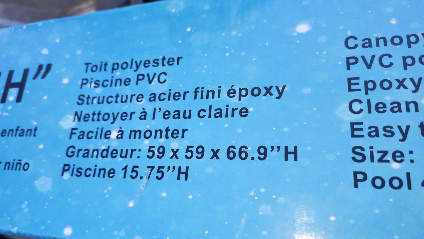 Piscine avec toit