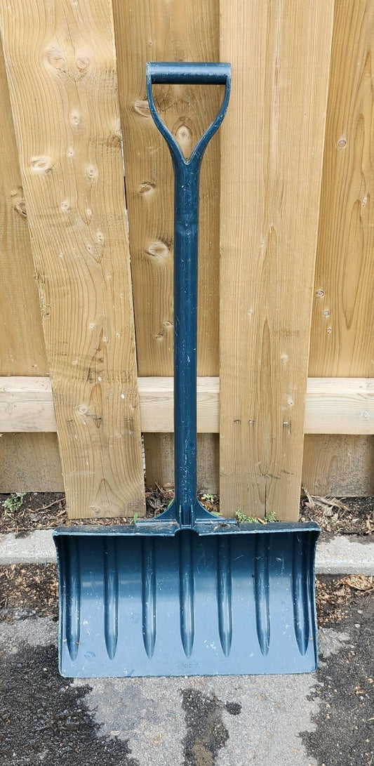 Pousse neige en plastique pour enfant