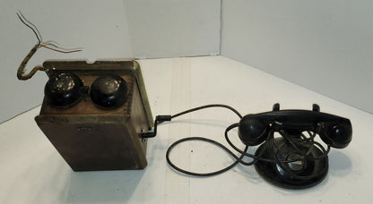 Téléphone antique mural