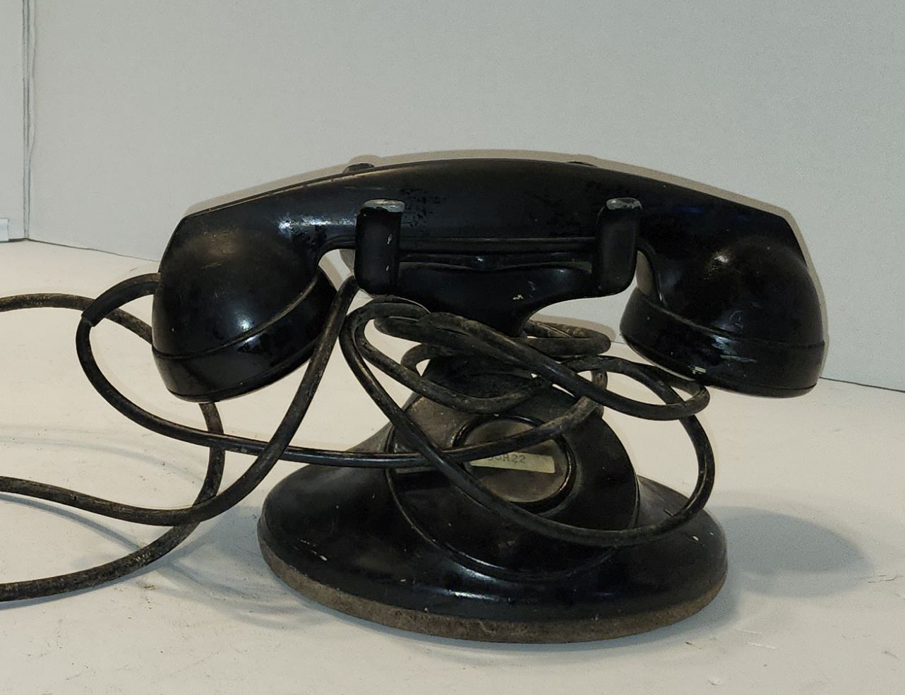 Téléphone antique mural