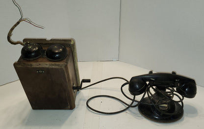 Téléphone antique mural