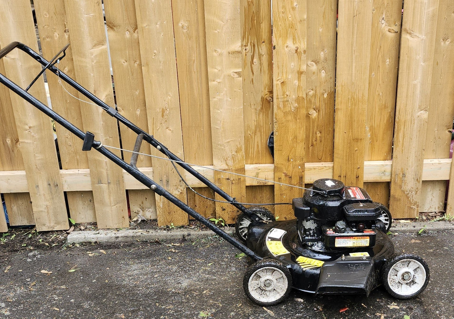 Tondeuse à essence YardMachines